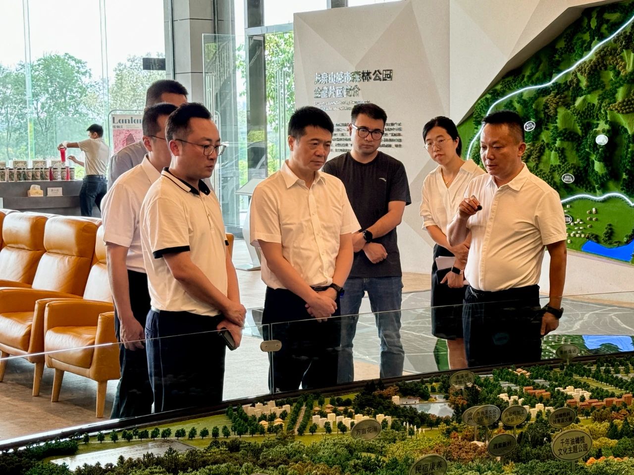 省尊龙凯时集团党委书记、董事长游勇带队赴聚峰谷项目开展汛期安全生产检查并调研生产经营情况